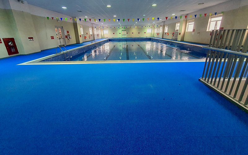 San nhua chong truot ho boi